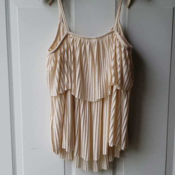 H&M Strappy Tiered & Pleated Cami w/ Built-in Bra - Picture 5 of 15